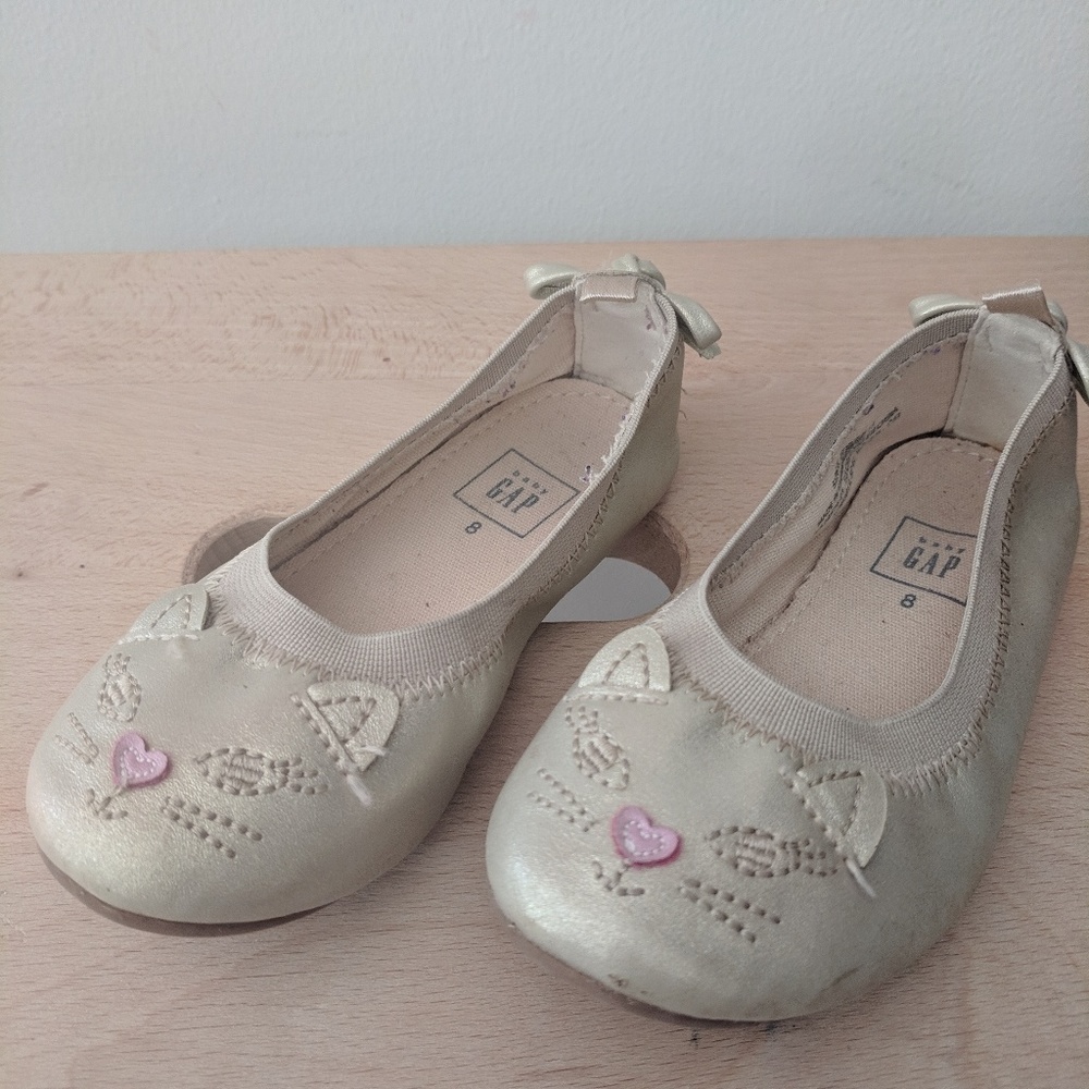 Baby Gap Kitty gold flats - size 8(toddler)